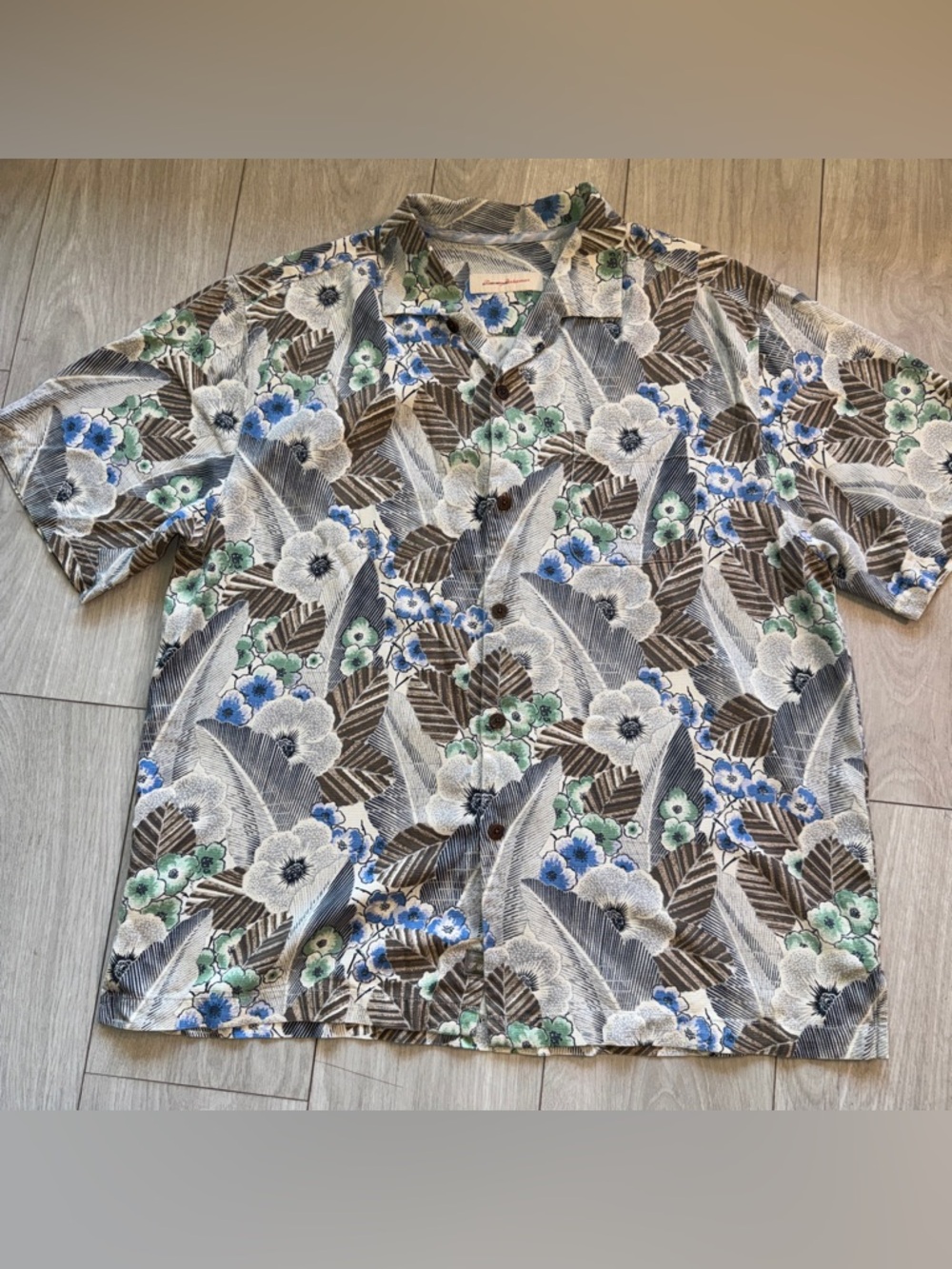 Tommy Bahama 100% Silk Hawaiian Camp Shirt Men XL Floral Leaf Aloha Button Front